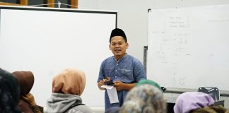 Mengenal Mang Imam Sebagai Pendiri PKBM Imam Syafei